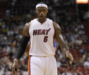 勇夺金靴，法比奥赛后社媒：感谢队友以及每位愿意相信我的人（法比奥加冕金靴，赛后社媒致谢队友与每一位相信我的人）